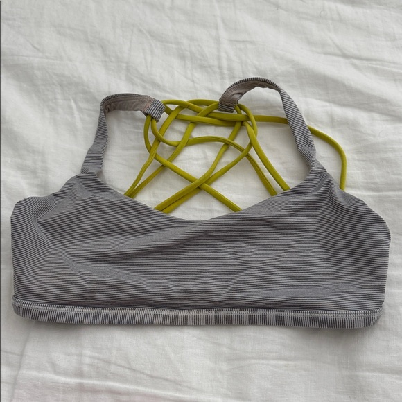 Lululemon free to be bras - Picture 4 of 6